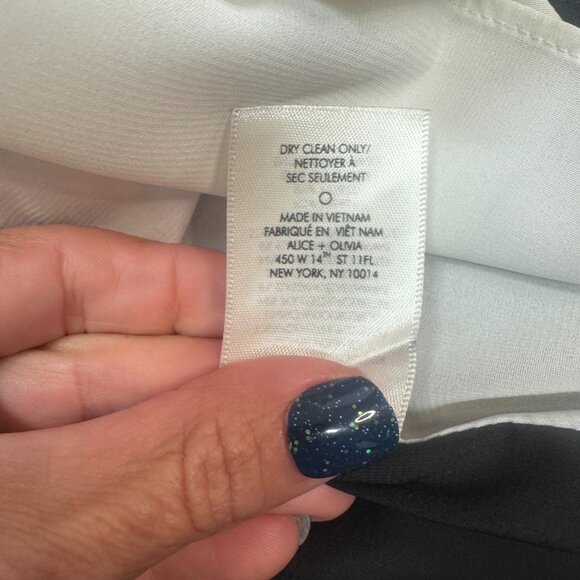 Like New Alice + Olivia Wilcox Pleated Black White Colorblock Mini Skirt Size 4 - Picture 5 of 7